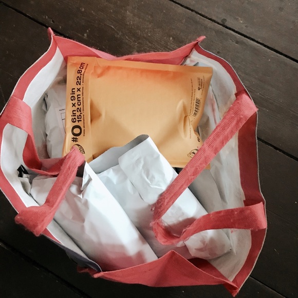 Meet your Posher, Lindsay - Picture 2 of 9